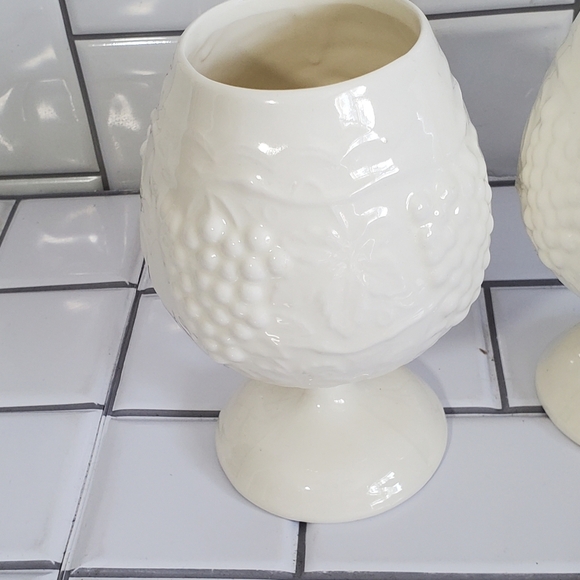 Lot of 2 Medium Size Ceramic Textured Stemmed Gobl - Picture 3 of 7